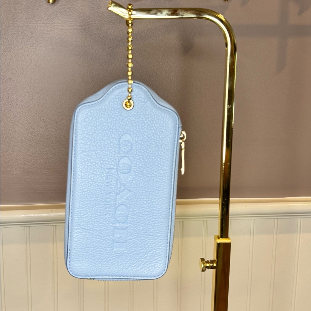 NWOT - Coach Pale Blue Pebbled Leather Hangtag Wristlet
